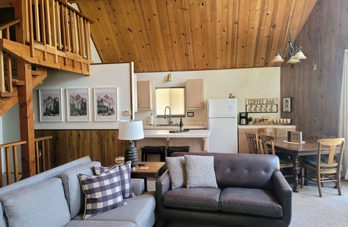 Cold Springs House | Mother's Day Gift- At The Cabin House! Pinecrest Lake in 5 min Away and OPEN!