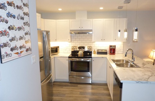 Crofton House | Motorcycle and Bicycle friendly. Home of the World Famous Crofton Seawalk.