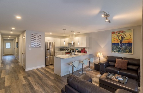 Crofton House | Motorcycle and Bicycle friendly. Home of the World Famous Crofton Seawalk.