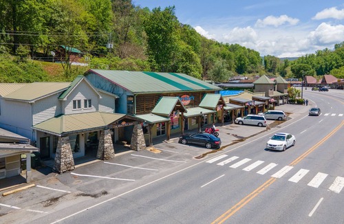 Cherokee Apartment | Motorcycle Friendly - Walking Distance Cherokee Island Park - Easy access