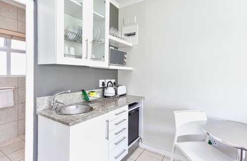 Mouille Point Apartment | Mouille Point Studio Apartment with stunning view