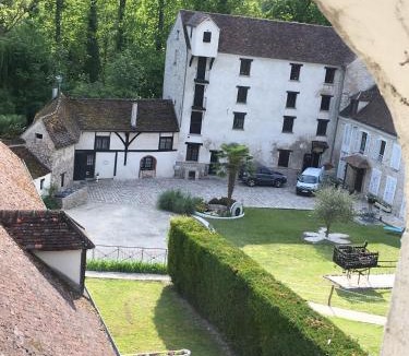 Messy Bed & Breakfast | Moulin de Moulignon B&B