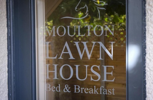 Newmarket Bed & Breakfast | Moulton Lawn House B&B