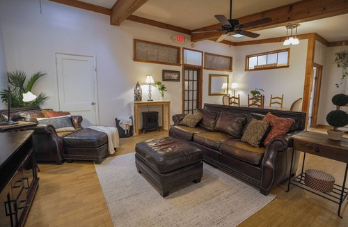 Mount Dora Apartment | Mount Dora Charm - Cozy Stay at Local Brewery - Walking Distance to Downtown
