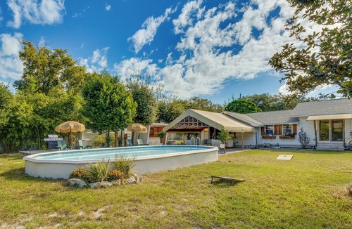 Mount Dora Cottage | Mount Dora Home: Private Pool, Spa & Tropical Bar!