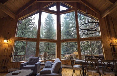 Welches House | Mount Hood Retreat : hot tub, pool table, woodstove, Wi-Fi, firepit & piano