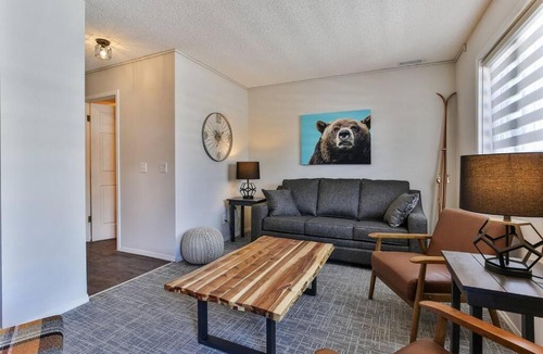 Canmore House | Mount Rundle View Townhouse - Downtown Canmore