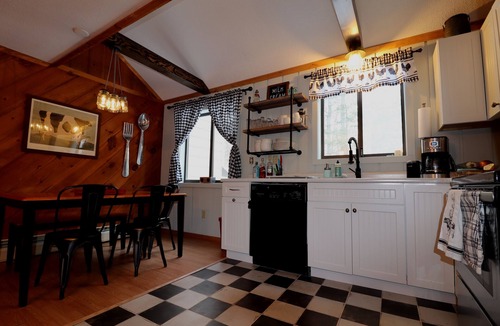 West Dover House | Mount Snow Townhome w/Heated Pool! - The Rooster