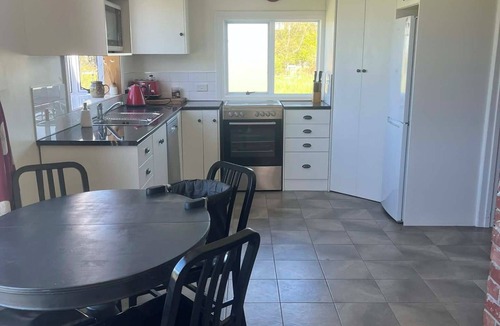 Mount Somers Cottage | Mount Somers Escape, cosy cottage in the town with great mountain views