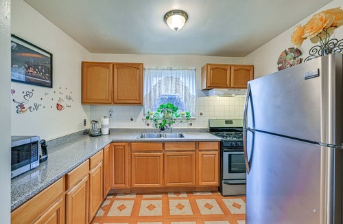 South Side Apartment | Mount Vernon Getaway - 4 Mi to the Bronx Zoo!