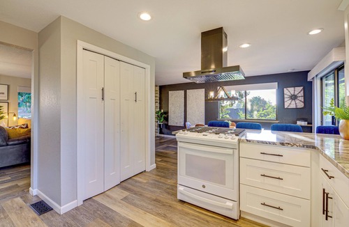 Mount Vernon House | Mount Vernon Home w/Private Hot Tub
