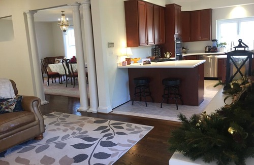 Mount Vernon House | Mount Vernon riverfront 5kSF house w/10 beds, 5.5 baths, 6 bedrooms, 30 day min.