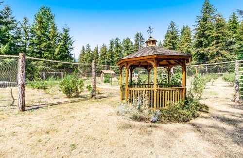 Quilcene Apartment | Mount Walker Suite, Room 12 at Mount Walker Inn