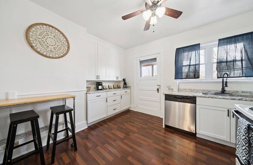 Mount Washington Apartment | Mount Washington Crash Pad- Off Street Parking