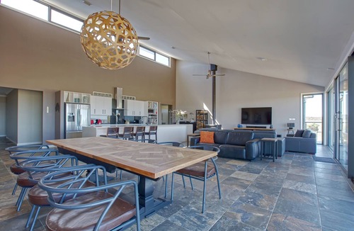 Wayo House | Mount Wayo Retreat - Goulburn (Sleeps up to 10)