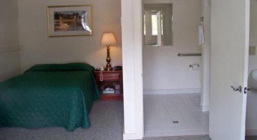 Center Ossipee Hotel | Mount Whittier Motel