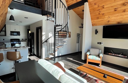 Burnsville Cabin | Mountain A-Frame with riverfront views