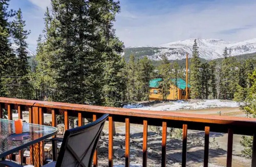 Valley of the Sun Cabin | Mountain base camp, 2 bedroom, wood stove amazing views, Middle of everything