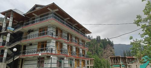 Burwa House | Mountain Basera