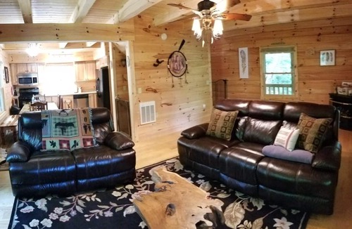 Cranberry Falls Cabin | Mountain Bliss @4200ft: Panoramic Deck, Whispering Creek & Starlink! Near BRP