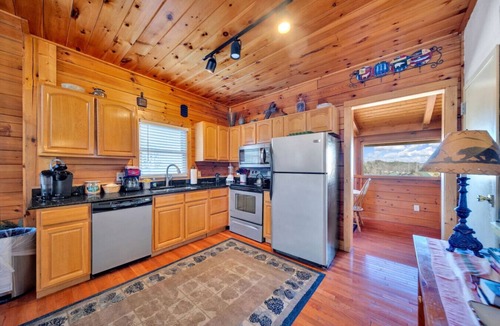 Pigeon Forge Cabin | Mountain Bliss: Resort Cabin - 5 min to Dollywood