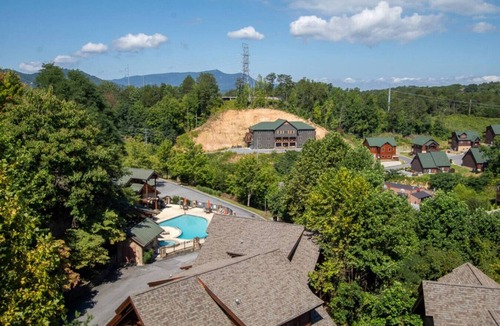 Pigeon Forge Cabin | Mountain Bliss: Resort Cabin - 5 min to Dollywood