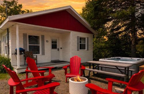 Saint-Tite-des-Caps Ski Chalet | Mountain Breeze Refuge near Mont-Ste-Anne