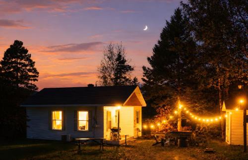 Saint-Tite-des-Caps Ski Chalet | Mountain Breeze Refuge near Mont-Ste-Anne