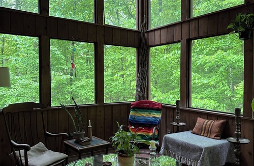 Mountainville Cabin | Mountain Brook Cabin w/4-bedroom in lovely Cornwall with Jacuzzi Tub and Sauna