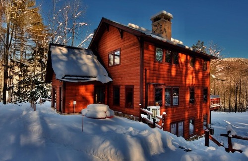 Killington Ski Chalet | Mountain Brook Lodge a spectacular house, A/C 6 miles from Killington Resort access to Pico Fitness Center and Pool The Killington golf course and Green Mountain National Golf Course are just a few minutes from this location.
