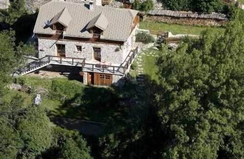 Chateauroux-les-Alpes Ski Chalet | Mountain chalet with sauna and computer near the ski resorts.