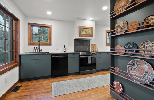 Cascade-Chipita Park House | Mountain Cabin w/Scenic Views, Deck, Hot Tub, Fire Pit, Forest & Peak Retreats