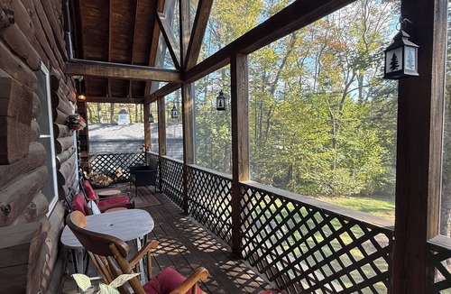 Ellsworth Cabin | Mountain Cabin Charm in Rumney with Wood Stove.