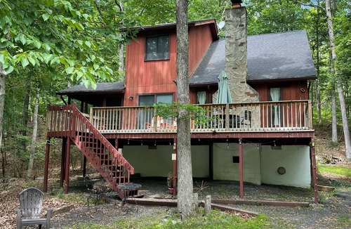 Bushkill Cabin | Mountain Cabin, Firepit + Fireplace, Free pool, gym, ski, water sports + more
