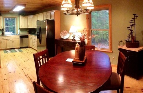 Bonnerdale Cabin | Mountain Cabin Getaway with a Fire Pit near Lake Ouachita, Arkansas
