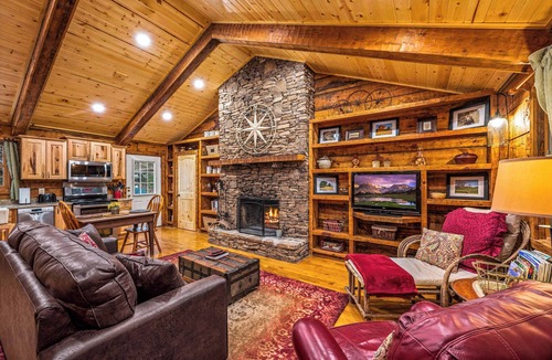 Townsend Cabin | Mountain Cabin Oasis with Luxury Kitchen