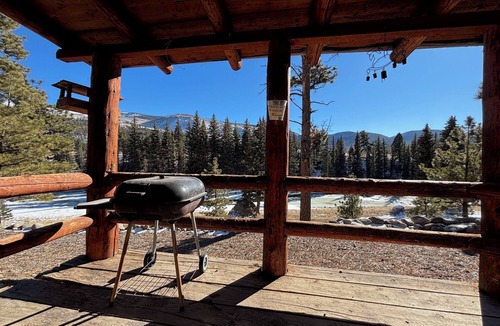 South Fork Cabin | Mountain cabin, river views and only 15 MINUTES to Wolf Creek Ski area! Sleeps 2.