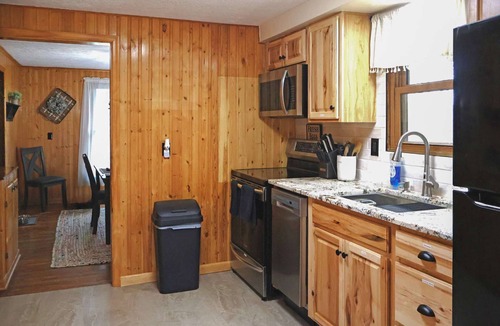 Stanley Ski Chalet | Mountain Cabin w Hot Tub, Deck, Grill & Fire Pit