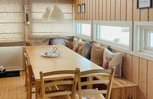 Kvam House | Mountain cabin with glacier views