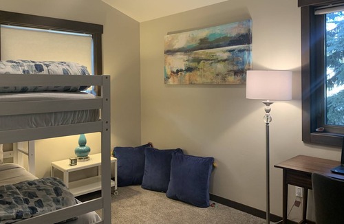 Keystone Ski Chalet | Mountain Chalet w private hot tub, walk to slopes. Pet Friendly. Sleeps 6