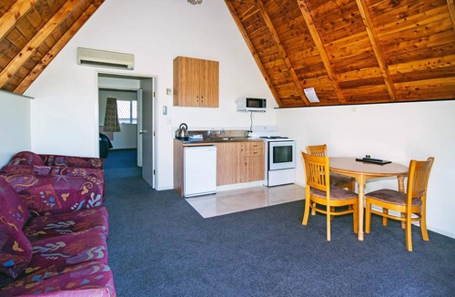 Twizel Hotel | Mountain Chalets Motel