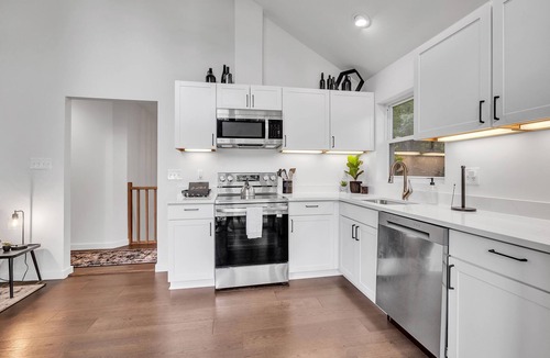 Kabletown House | Mountain Chic Retreat-Harpers Ferry, the AT, Wine country w/Lake Beach passes!
