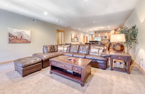 Government Camp Condo | Mountain condo w/gas fireplace, shared pool, hot tub, sauna & easy ski access