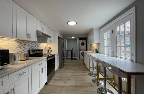 Smithsburg House | Mountain Cottage Near Scenic State Parks and Hiking Trails Great for Large Group