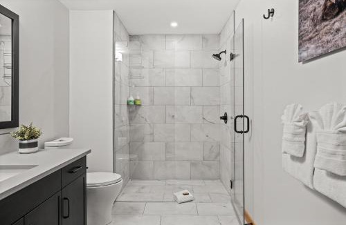 Canmore Apartment | Mountain Dreams Penthouse Hot Tub & Panoramic Views New in Spring Creek