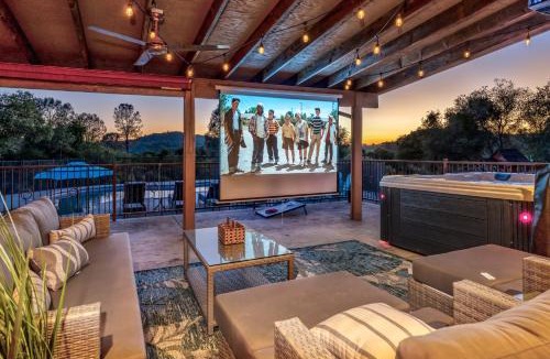 Coarsegold House | Mountain Elegance w/pool, spa, projector