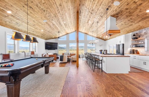 Fairplay House | Mountain Escape | Firepit, Games, Sleeps 10