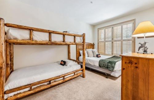 Warrior's Mark House | Mountain Escape Hot Tub + Walk to Town