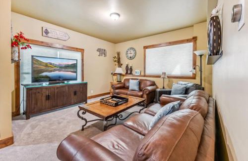 Wildernest House | Mountain Escape with Hot Tub Near Ski Resorts and I 70