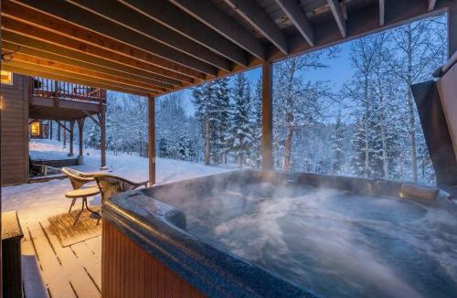 Wildernest House | Mountain Escape with Hot Tub Near Ski Resorts and I 70